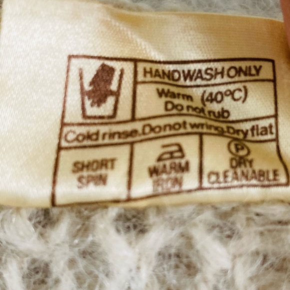 🅾️SOLD🅾️Mens Medium Sweater Vest Alpaca Wool Button Cream Ivory Squirrels Yarn - Picture 9 of 12